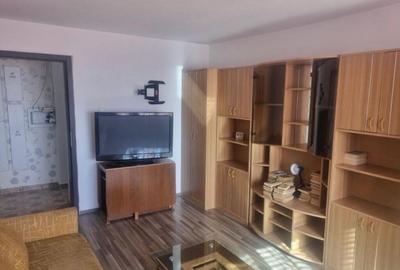 Apartament 3 camere, decomandat - zona Vlahuta