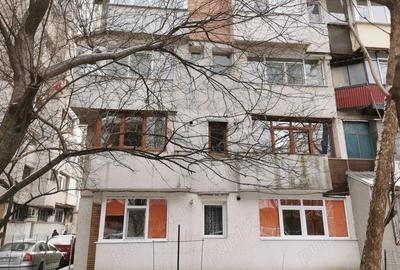 Apartament cu 2 camere decomandat în Micro 18