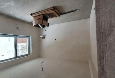 Casă cu 4 camere cu Teren 270 Mp în Central