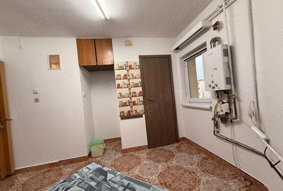 Apartament 3 camere decomandat etaj 3 amenajat zona Lipovei