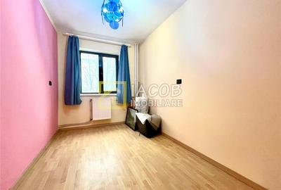 Apartament 3 camere decomandate, etaj 1, str. Narciselor 15, Bacau - 12