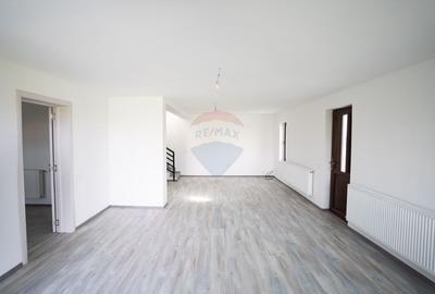 Casă cu 4 camere cu Teren 1000 Mp în Bradu - 2