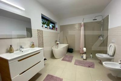 Casă cu 7 camere cu Teren 3500 Mp în Mociu - 14
