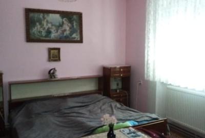 Casă bifamilială foarte bine întreținută, cu facilități bune - 9