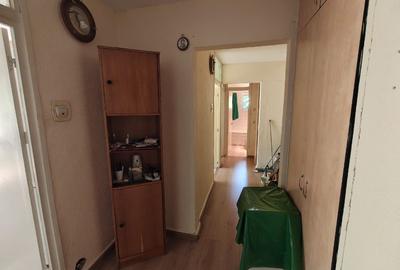Apartament cu 3 camere în Mihai Bravu