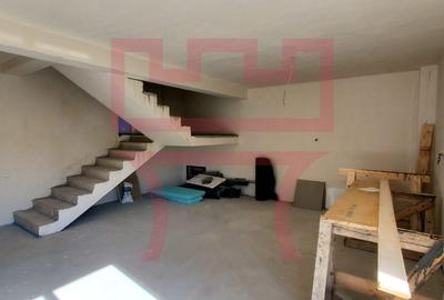 Casă individuală cu 4 camere cu Canalizare în Dâmbul Rotund