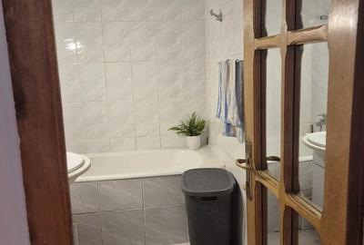 Apartament cu 4 camere decomandat în Central