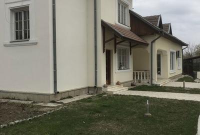Casă cu 4 camere în Central - 2