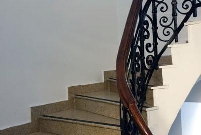 Casă cu 8 camere cu Teren 157 Mp în Universitate - 8