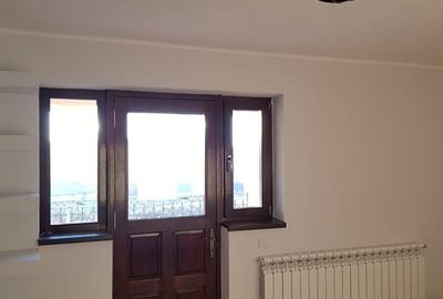 Casă cu 3 camere cu Teren 3070 Mp în Central - 10