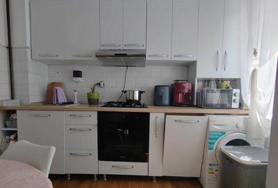 3 camere - zona Han - etaj 3/4 - decomandat - 63 mp - balcon - 2