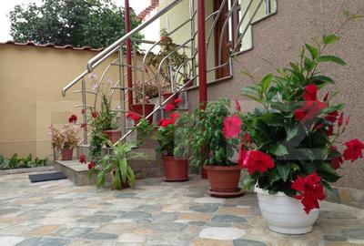 Pensiune turistica + casa de locuit, 315 mp, teren 761 mp, z - 13