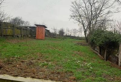 Casă cu Teren 900 Mp în Central - 2