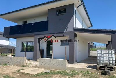 Casa 4 camere in Dezmir, suprafata utila 120 mp, curte libera 300 mp.