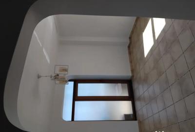 Apartament cu 3 camere decomandat în Micro 6 - 7