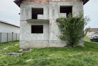 Casă cu 7 camere cu Teren 795 Mp în Roșia