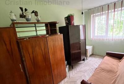 Apartament cu 3 camere semidecomandat în Calea Galați - 4