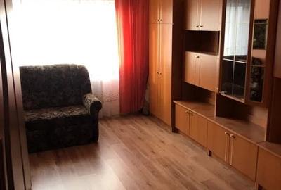 Apartament cu 3 camere decomandat în Dârste