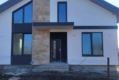 Casă cu 3 camere în Dancu