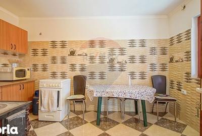 Casă cu 5 camere cu Teren 1310 Mp în Mănești - 2