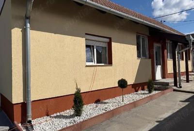 Casă cu 3 camere cu Teren 375 Mp în Central - 1