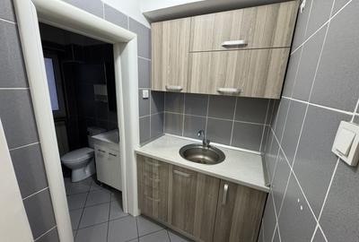 Birou, de 52 mp, în P-ța Unirii - 12