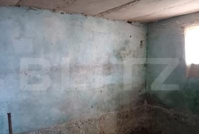Casa renovabila de vanzare, cu 2 camere, 97 mp, zona Poiana - 2