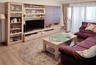 Apartament cu 3 camere decomandat, mobilat în Tractorul