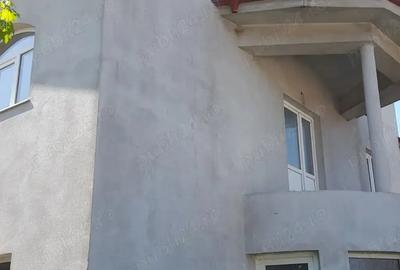 Casă cu 6 camere cu Teren 1100 Mp în Traian - 2