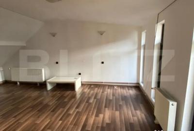 Casă cu 10 camere cu Teren 414 Mp în Cetate - 4