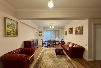 Apartament cu 3 camere semidecomandat, mobilat în P-ța Victoriei