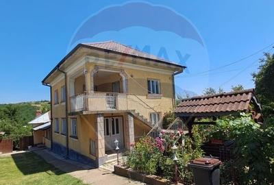 Casa / Vila cu 4 camere de vanzare in zona Central in Fratostita Dolj