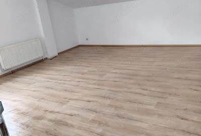 Apartament cu 3 camere semidecomandat în Dâmbovița - 1