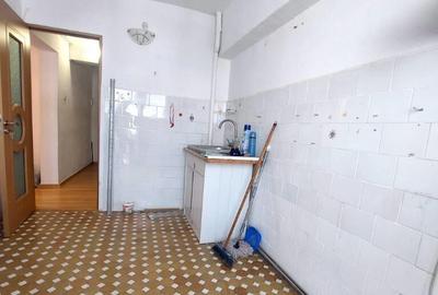 Apartament cu 4 camere decomandat în Central - 3