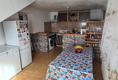 Casă cu 4 camere cu Teren 1626 Mp în Ciofrângeni - 2