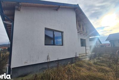 Casă cu 3 camere cu Teren 379 Mp în Central - 12