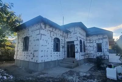 Casă cu 4 camere cu Teren 1400 Mp în Iazu - 9