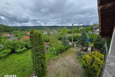 Casă cu 4 camere cu Teren 1210 Mp în Coșești