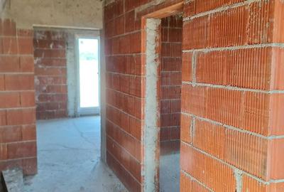 Casă cu 4 camere în Moșnița Veche - 7