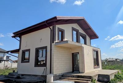 Casă cu 4 camere în Pantelimon