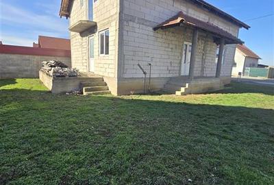 Casă cu 4 camere cu Teren 300 Mp în Palota - 2