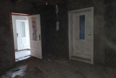 Casă cu 4 camere cu Teren 1600 Mp în Central - 2