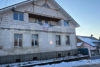 Casă cu 3 camere cu Teren 1150 Mp în Central - 1