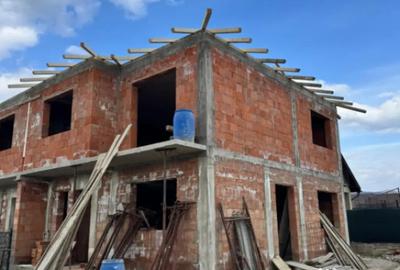 Casă cu 4 camere cu Teren 750 Mp în Central