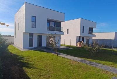 CASA DE LANGA PADURE, Clinceni str. Mierlei 73J - 22