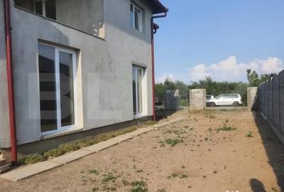 Casă cu 5 camere cu Teren 660 Mp în Central - 9