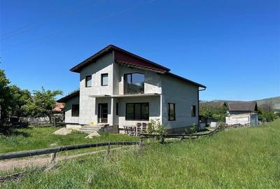 Casa imdividuala de vanzare in Luna de Sus amplasat pe un teren 800mp! - 2