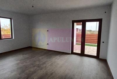 Sabareni, casa noua, 3 camere, 2 bai, bucatarie, terasa, pivnita - 2