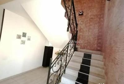 Casă cu 7 camere cu Teren 400 Mp în Domnești - 1