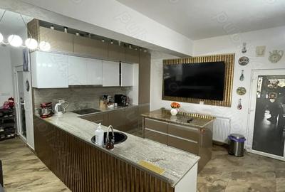 De vanzare Casa spa?ioasa ?i eleganta in zona Nadlac, jud. Arad - 2